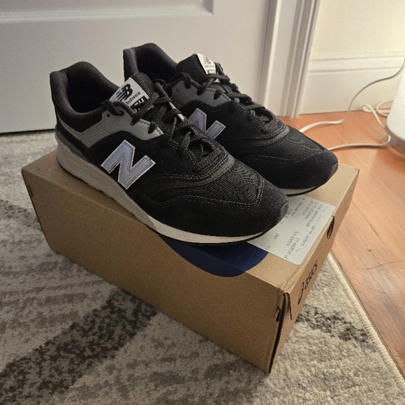 New Balance Men's Black Sneakers - Picture 2 of 6